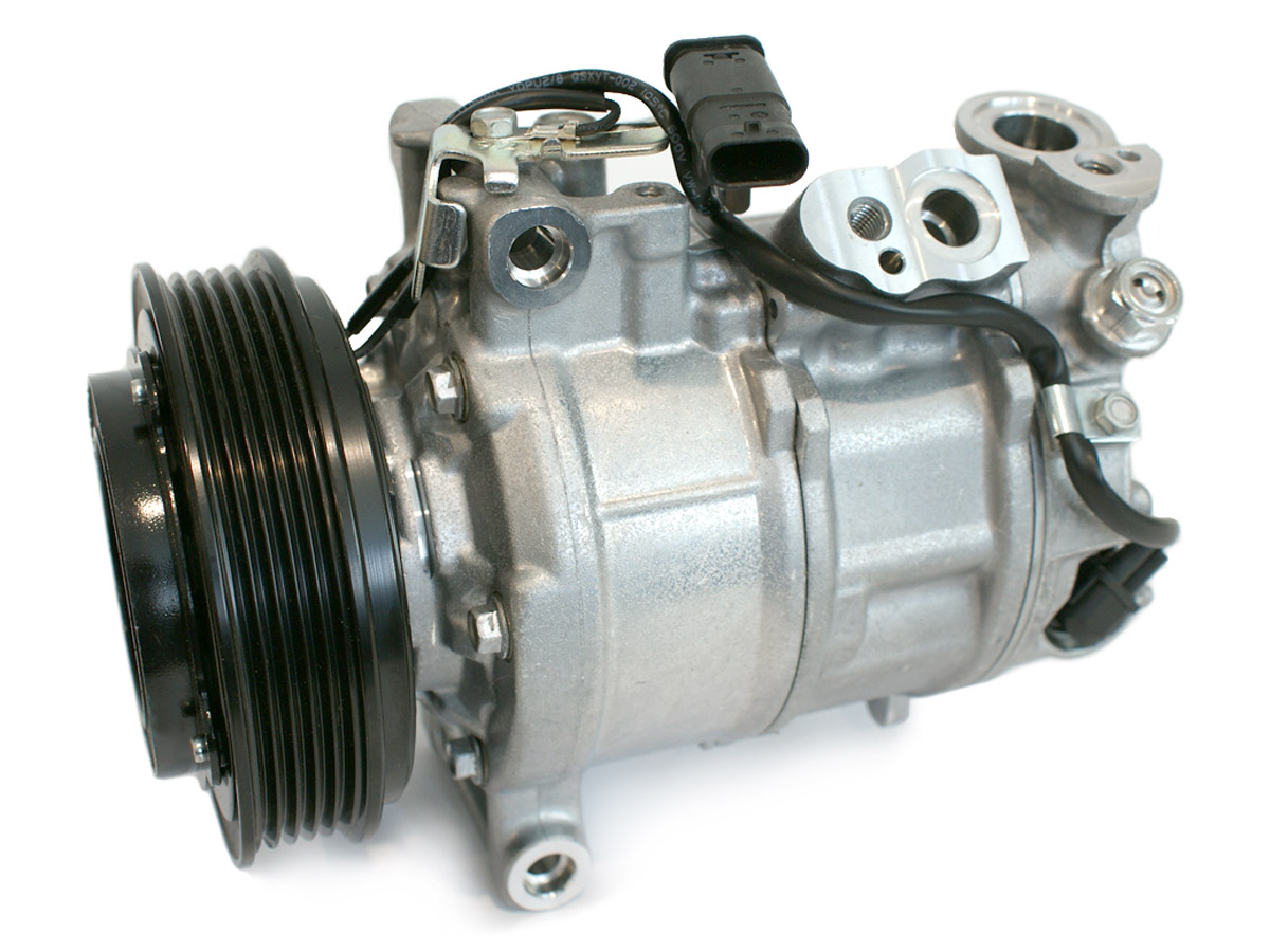 EKL32044